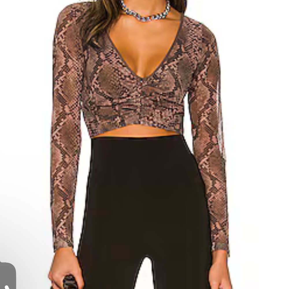 Minju Long Sleeve Top in Acid Snake
h:ours
Color:Acid Snake